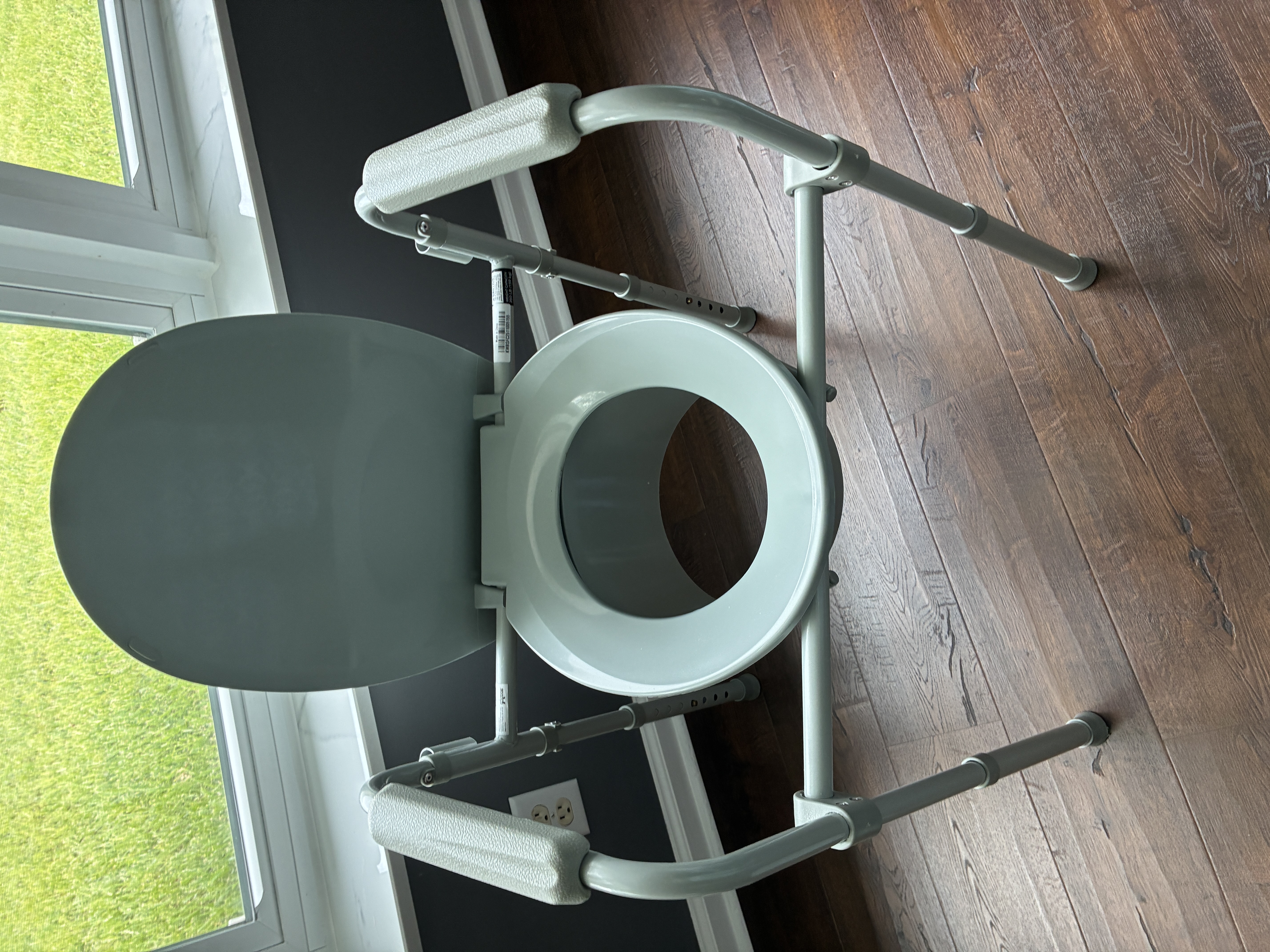 Medical commode