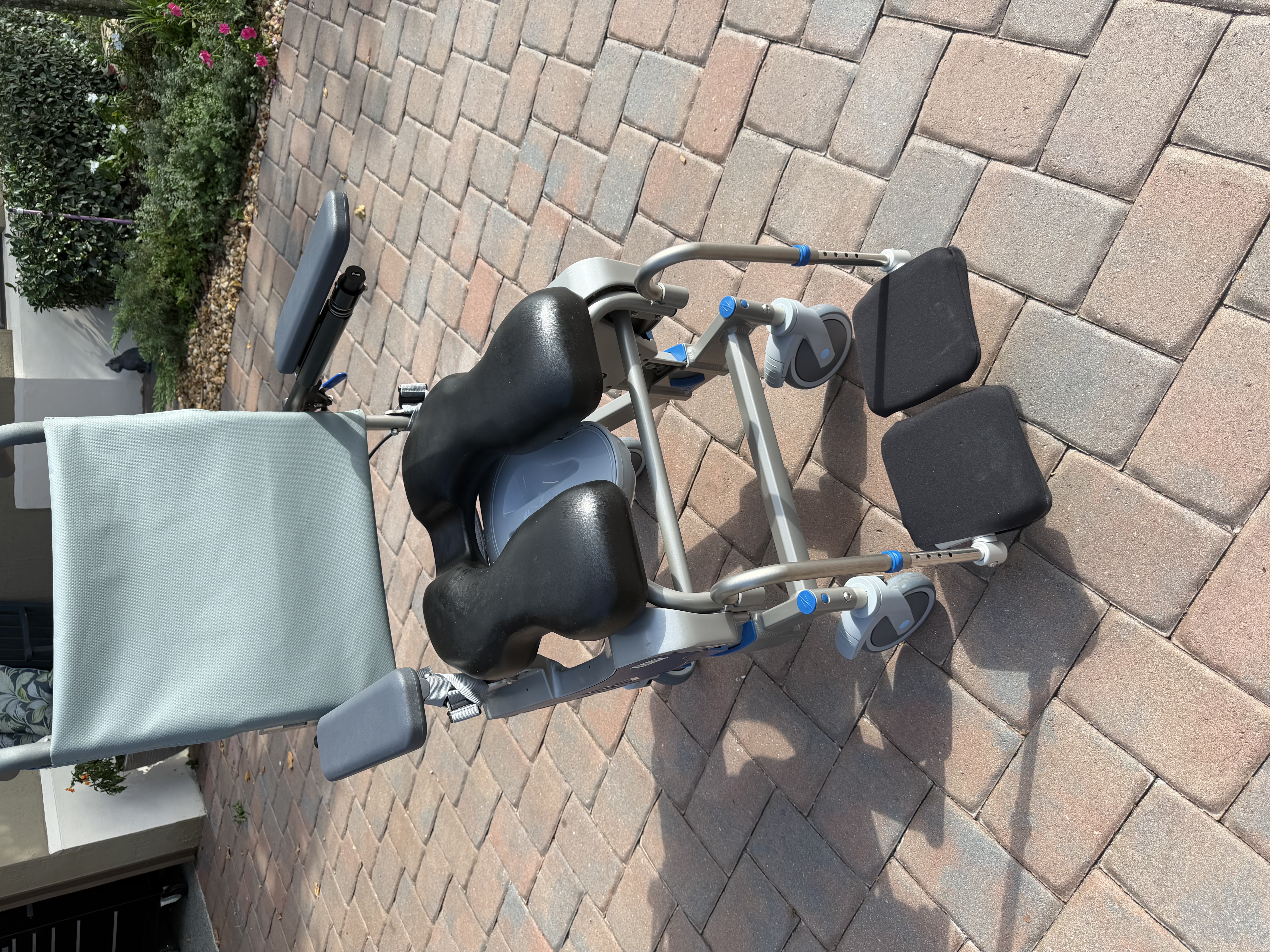 Raz-ART mobile shower commode chair