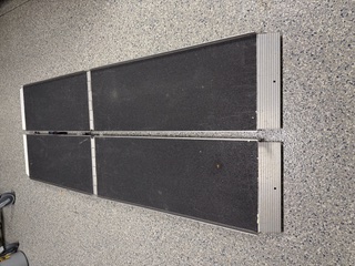 Heavy duty wheelchair ramp